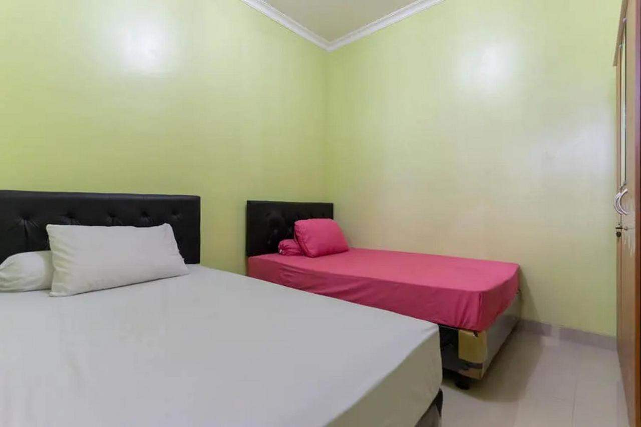 Kostawira Syariah Bintaro Mitra Reddoorz Otel Mencil Dış mekan fotoğraf