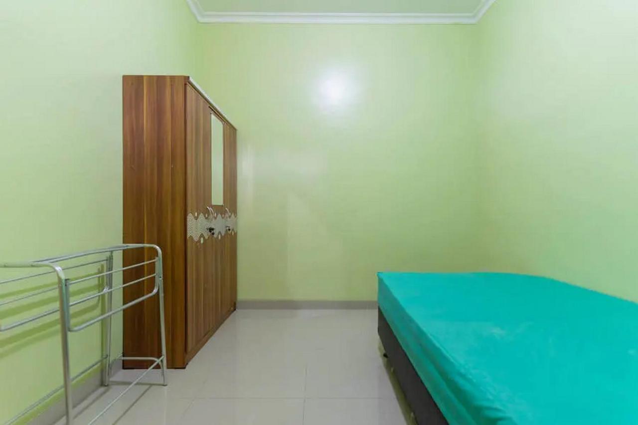 Kostawira Syariah Bintaro Mitra Reddoorz Otel Mencil Dış mekan fotoğraf
