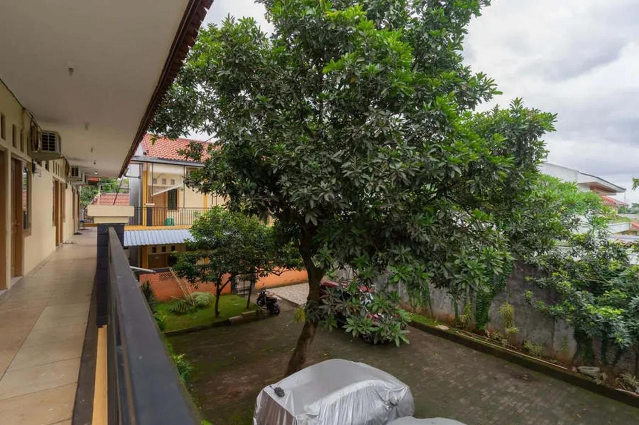 Kostawira Syariah Bintaro Mitra Reddoorz Otel Mencil Dış mekan fotoğraf