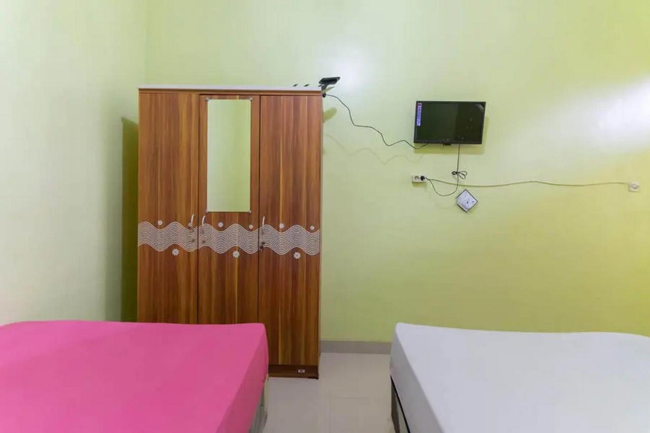 Kostawira Syariah Bintaro Mitra Reddoorz Otel Mencil Dış mekan fotoğraf