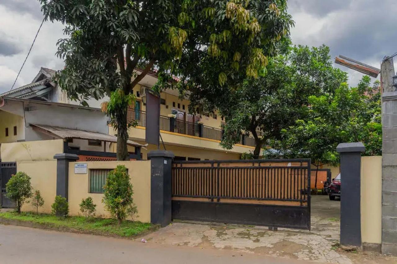 Kostawira Syariah Bintaro Mitra Reddoorz Otel Mencil Dış mekan fotoğraf