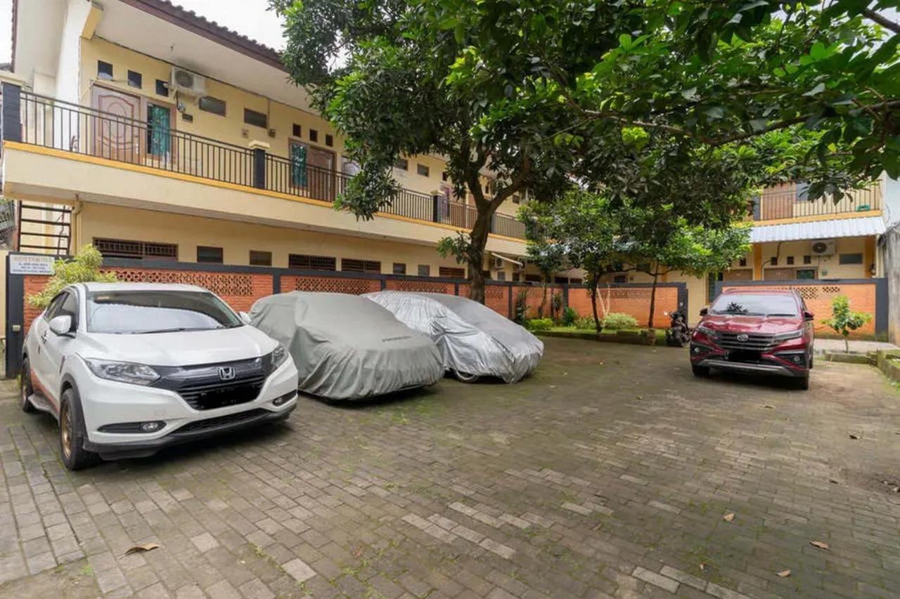Kostawira Syariah Bintaro Mitra Reddoorz Otel Mencil Dış mekan fotoğraf