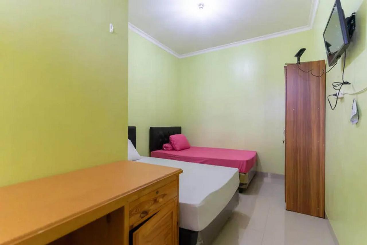 Kostawira Syariah Bintaro Mitra Reddoorz Otel Mencil Dış mekan fotoğraf