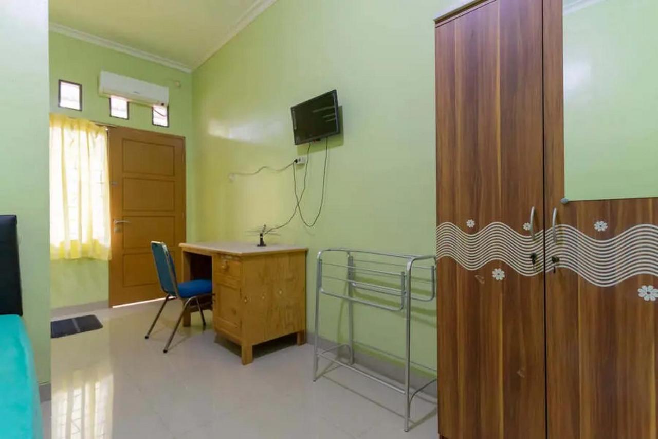 Kostawira Syariah Bintaro Mitra Reddoorz Otel Mencil Dış mekan fotoğraf