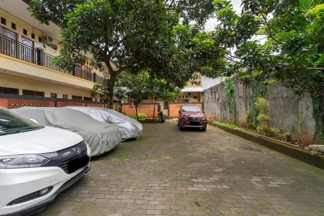 Kostawira Syariah Bintaro Mitra Reddoorz Otel Mencil Dış mekan fotoğraf