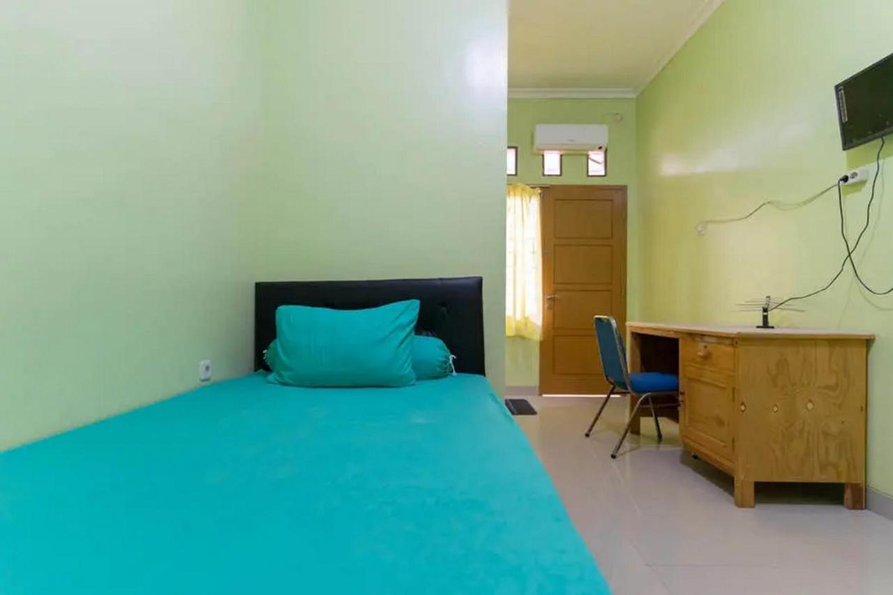 Kostawira Syariah Bintaro Mitra Reddoorz Otel Mencil Dış mekan fotoğraf